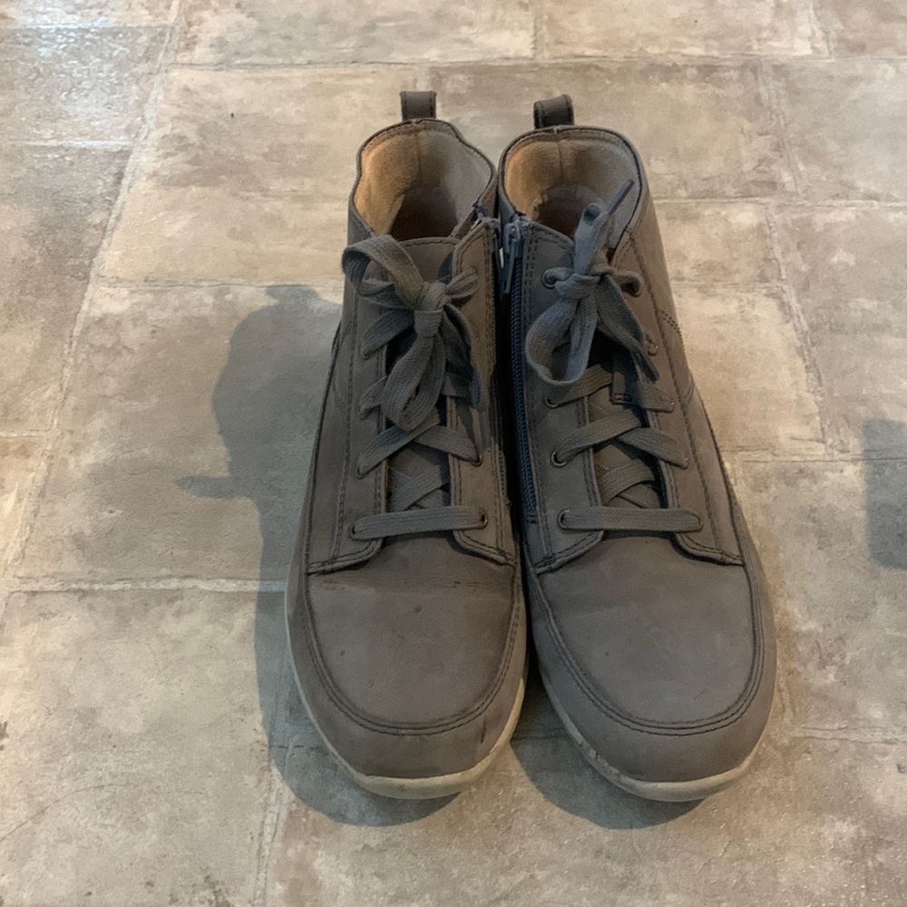COPY - Grey Ankle Vionic Sneakers, Size 9